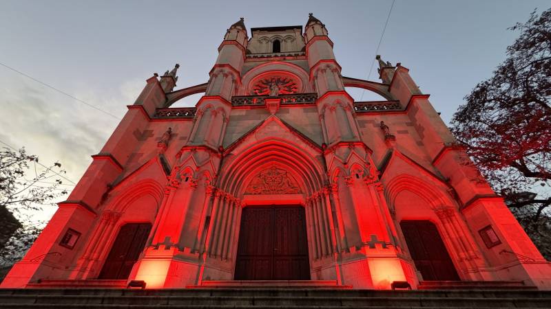 Installation projecteurs pour éclairage extérieur d'un édifice à Genève