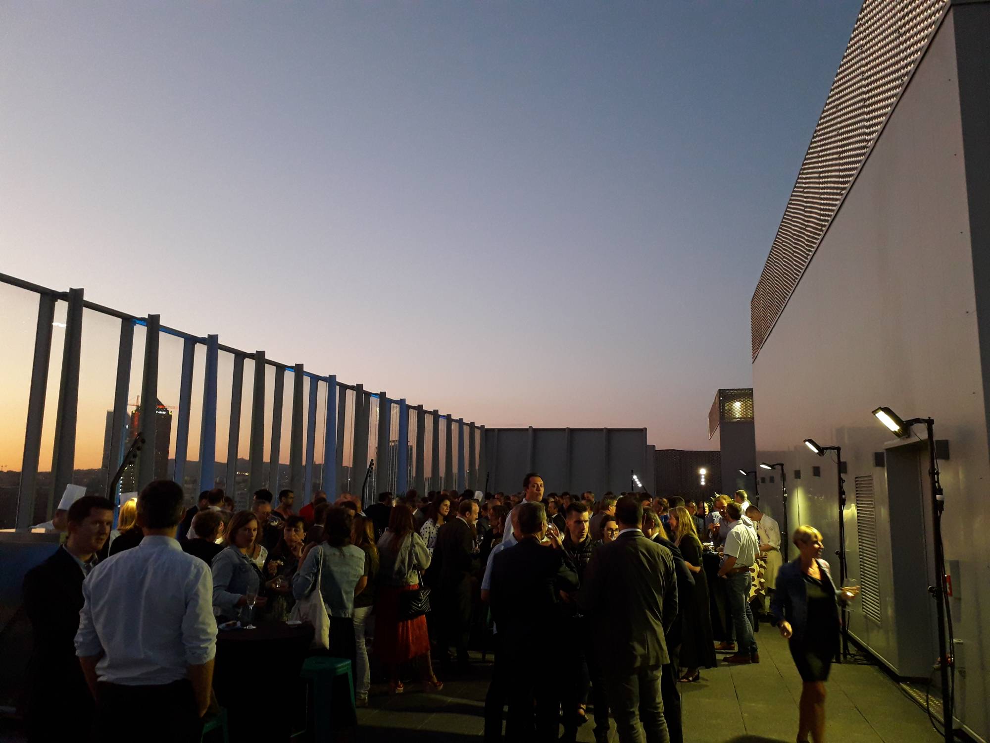 Inauguration Rooftop Sky 56 à Lyon 3, location sonorisation et lumière