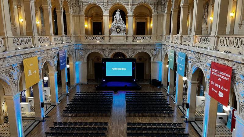 Séminaire d’entreprise à Paris : 7 raisons d’externaliser la partie technique et l’audiovisuel à un prestataire technique événementiel