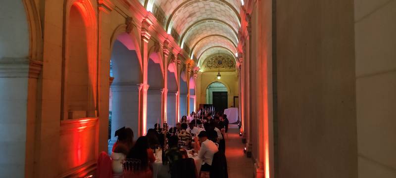 Mise en lumière, en son et structures scénique pour un gala d'école à Lyon