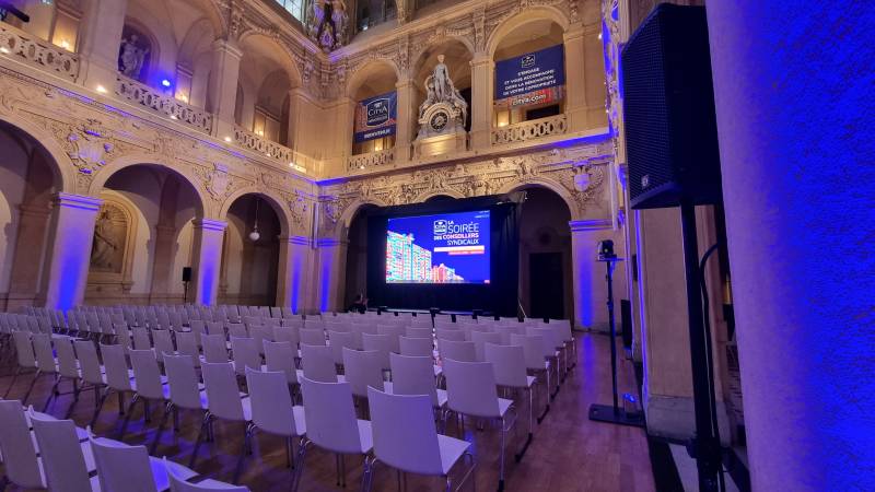 Installation mur LED avec système de captation vidéo au Palais de la Bourse à Lyon