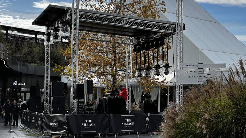 Installation de scène et couverture de scène pour un événement culturel à Lyon