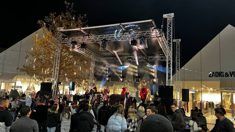 Prestation de scène pour un festival en France