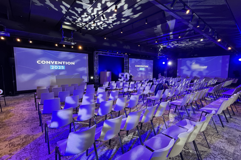 Prestation son et lumière avec gobos et motifs pour une convention d'entreprise à Lyon