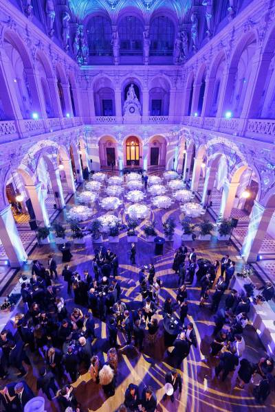 Dîner d'entreprise au Palais de la Bourse de Lyon : prestation technique audiovisuelle complète pour un événement professionnel réussi