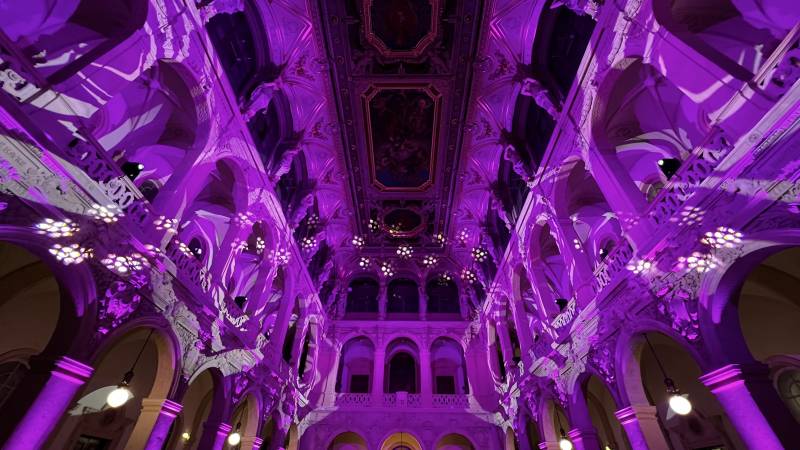 Mise en lumière de la salle de la Corbeille au Palais de la Bourse de Lyon 02