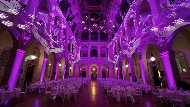 Sonorisation et éclairage festif pour accompagner une soirée d'entreprise à Lyon