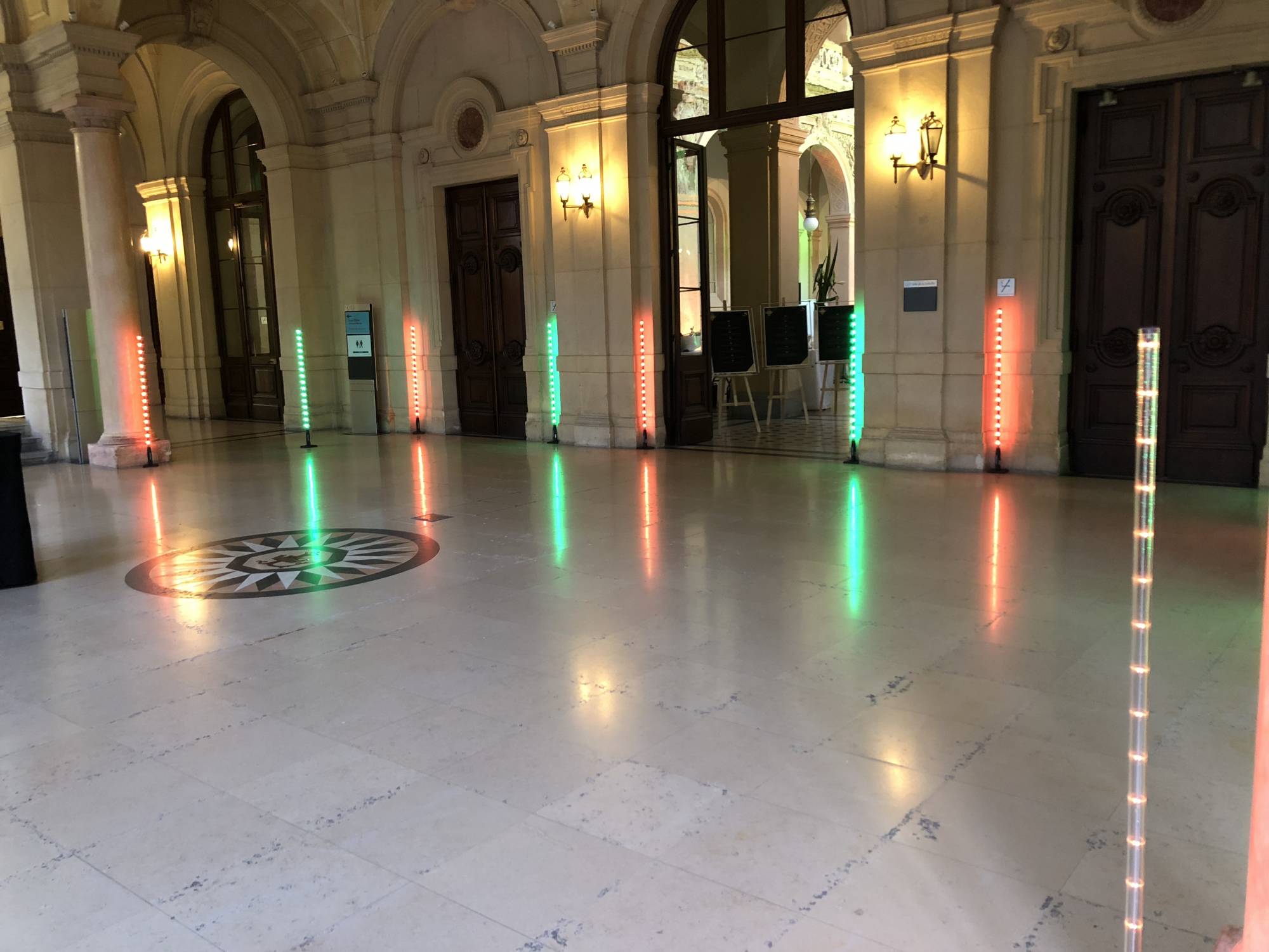 Location tube à led pour accueil lumineux Palais de la Bourse Lyon 2