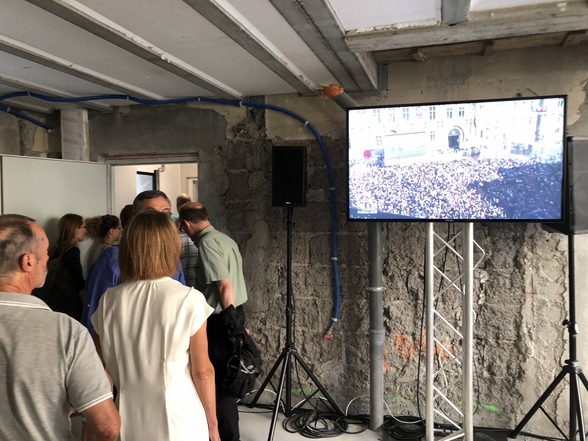 Location écran LCD pour inauguration à Francheville