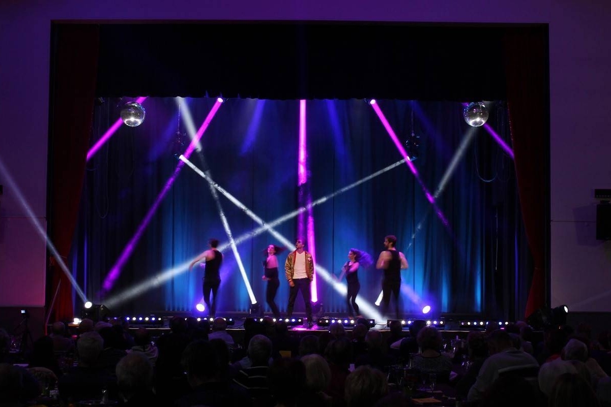 L&Db_Association verticale_Spectacle_Projecteur Led_Artiste_Lumière