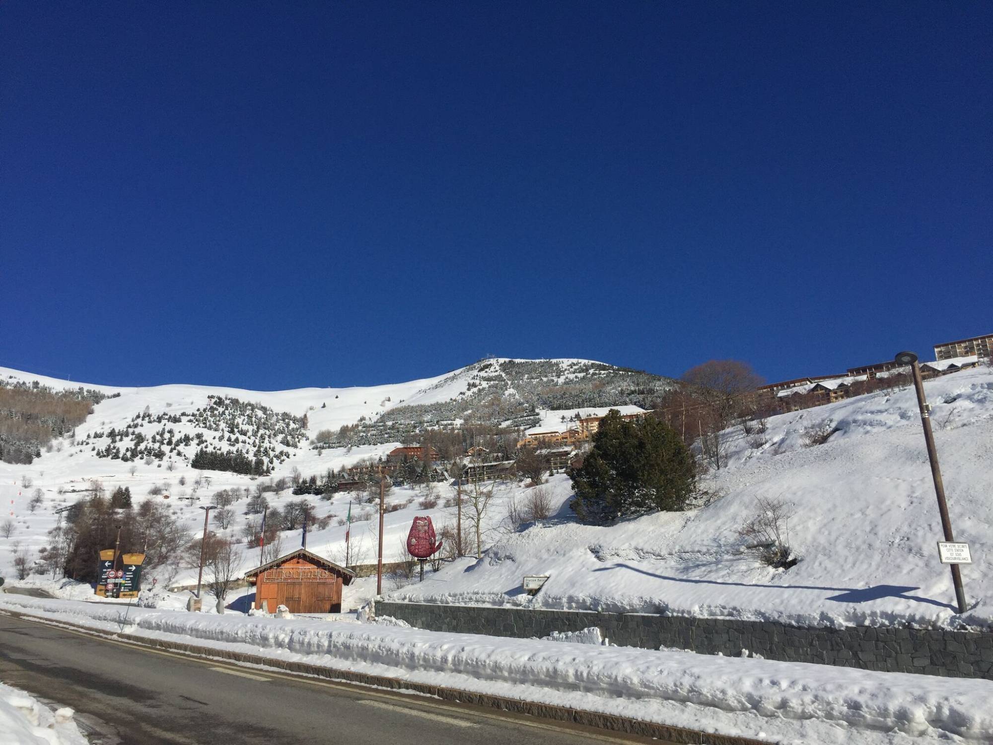 Livraison de matériel lumière pour la société Aylo Voyages à l'Alpes d'Huez