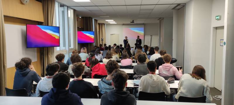 installation d'écrans LCD pour un  événement scolaire à Paris