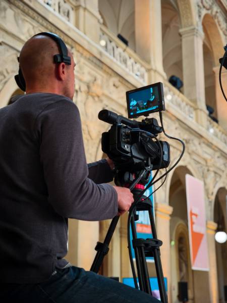 Caméraman pour captation vidéo multicaméra pour un événement d'entreprise au Palais de la Bourse de Lyon