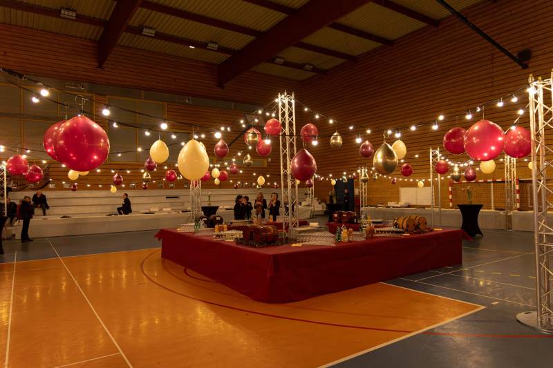 Installation guirlandes lumineuses pour un buffet à Sainte-Foy-Lès-Lyon