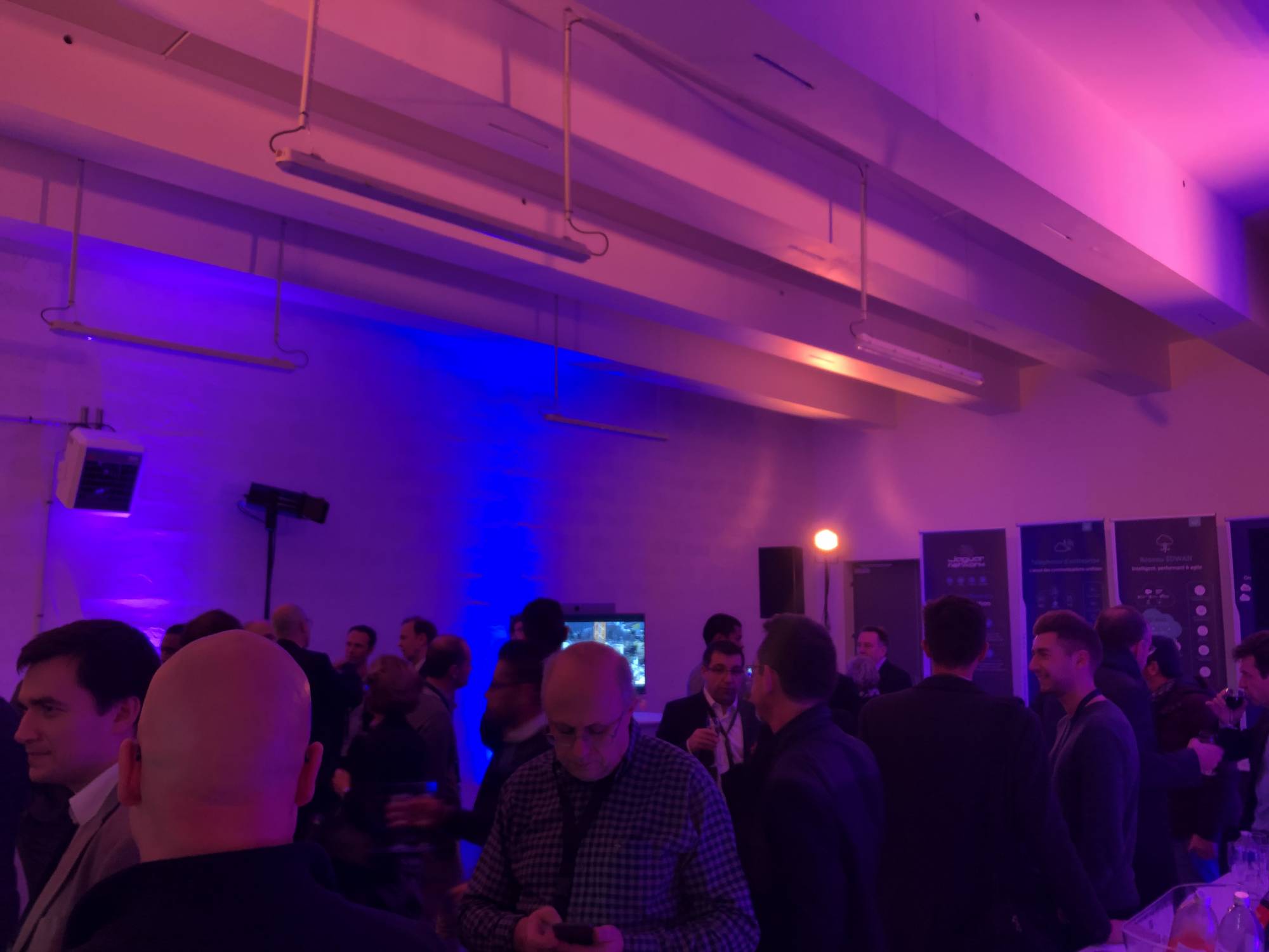 Sonorisation, lumière et installation d’une scène pour l’inauguration du Datacenter Rock à Bron, DC For Data