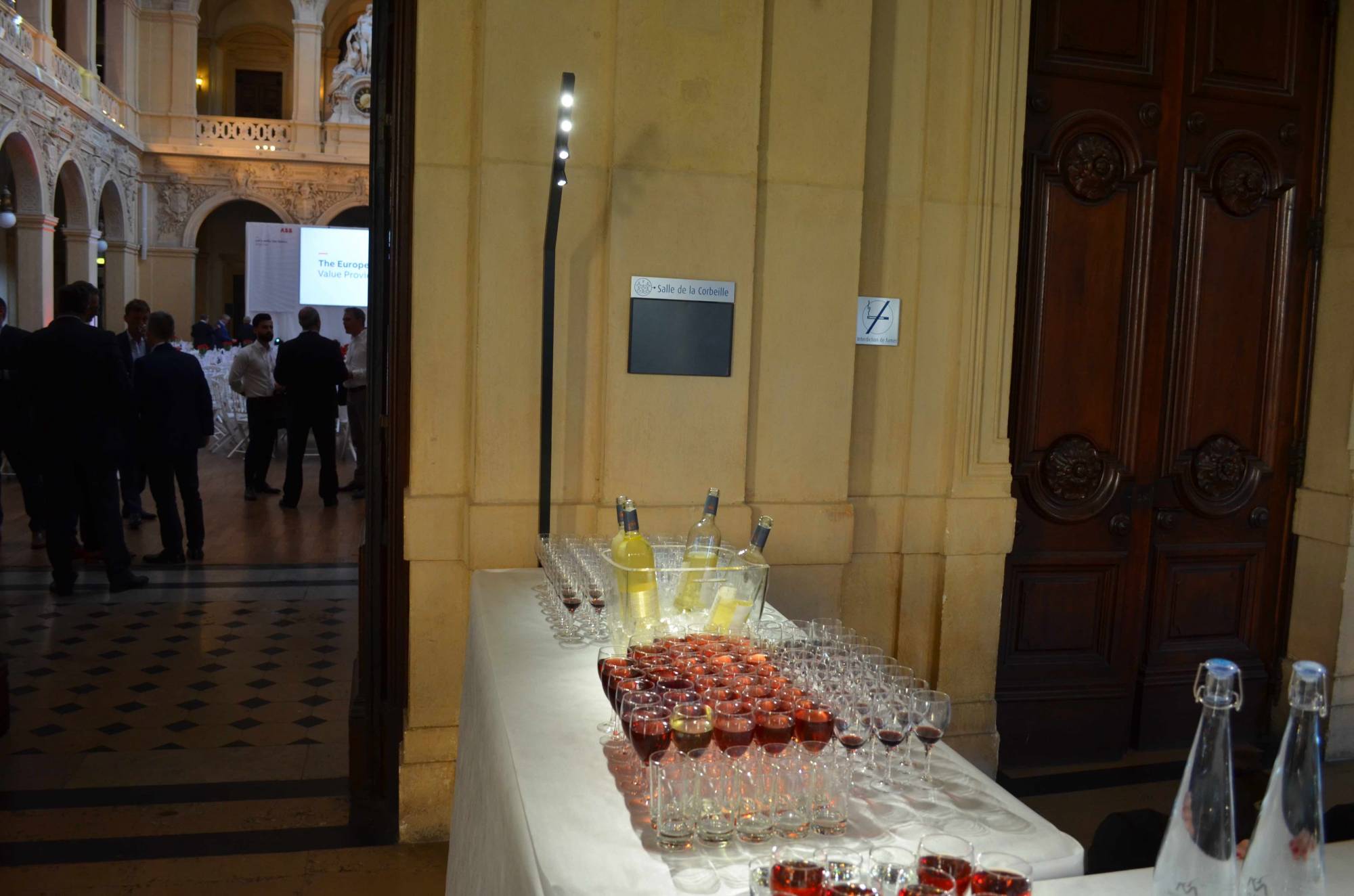 Location éclairage buffet pour diner de gala à Lyon