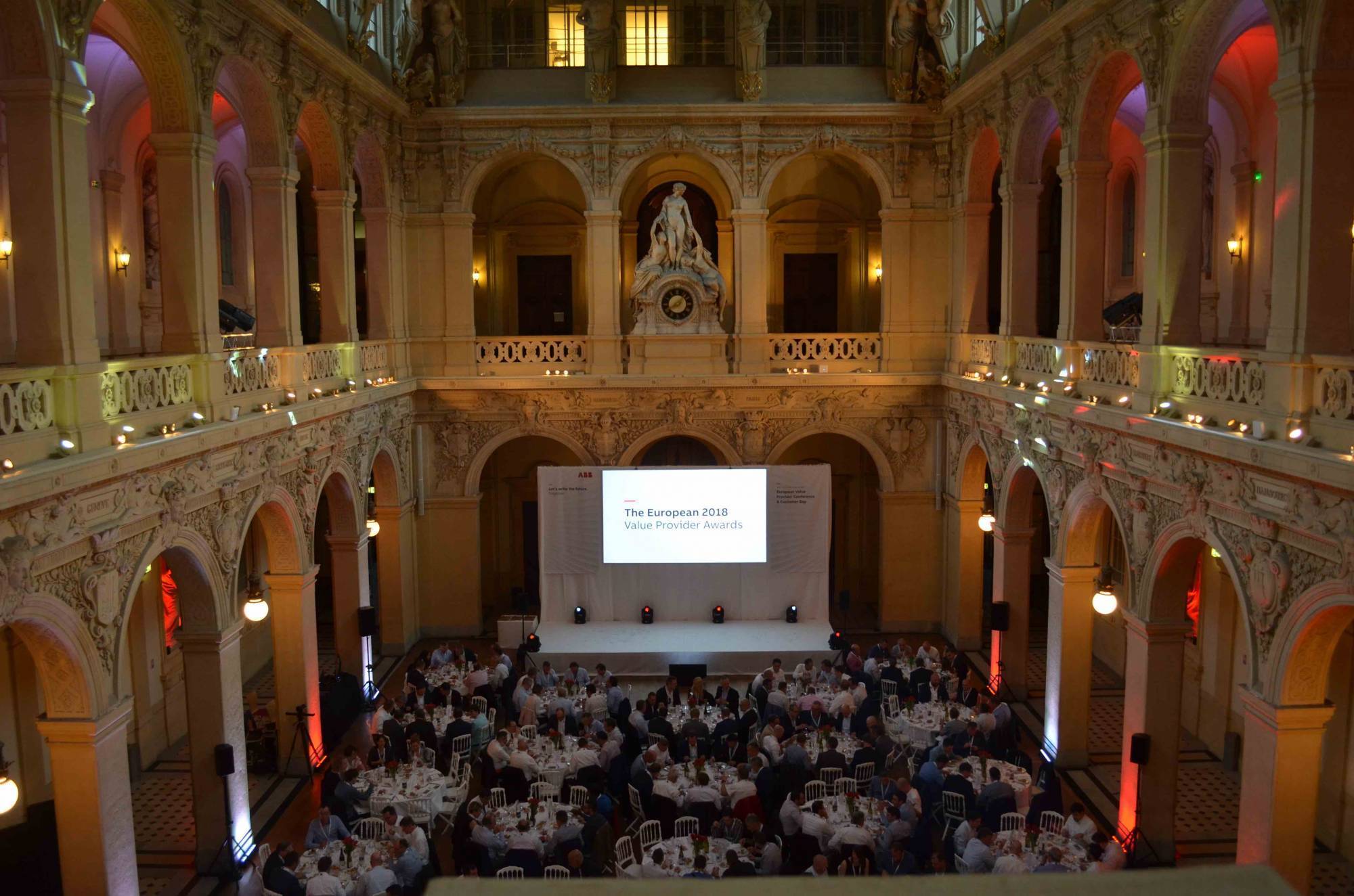 votre séminaire en lumière, location d’éclairage et mise en lumière