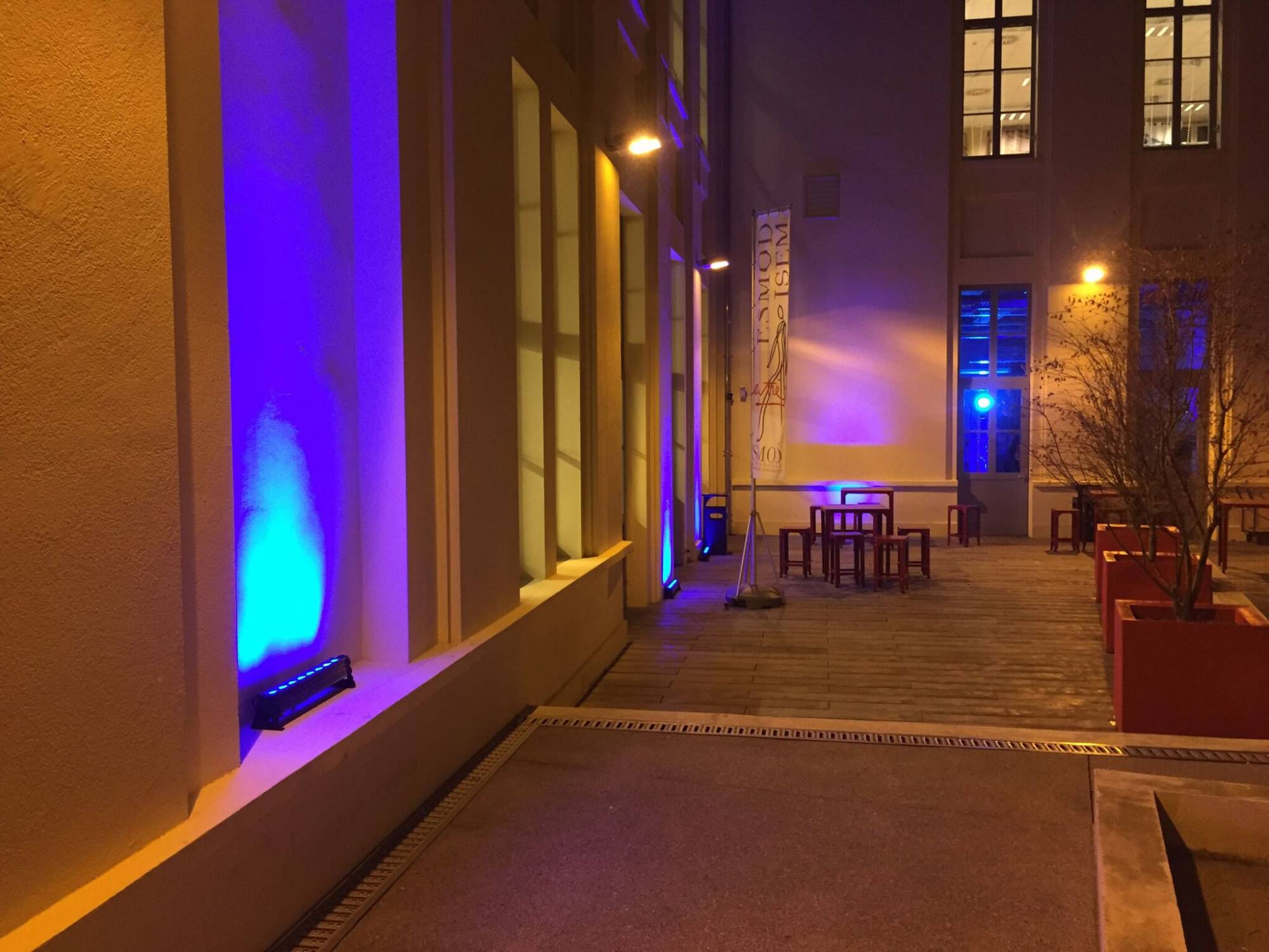 Lumière d'ambiance pour l'extérieur de l'école ESMOD ISEM Lyon