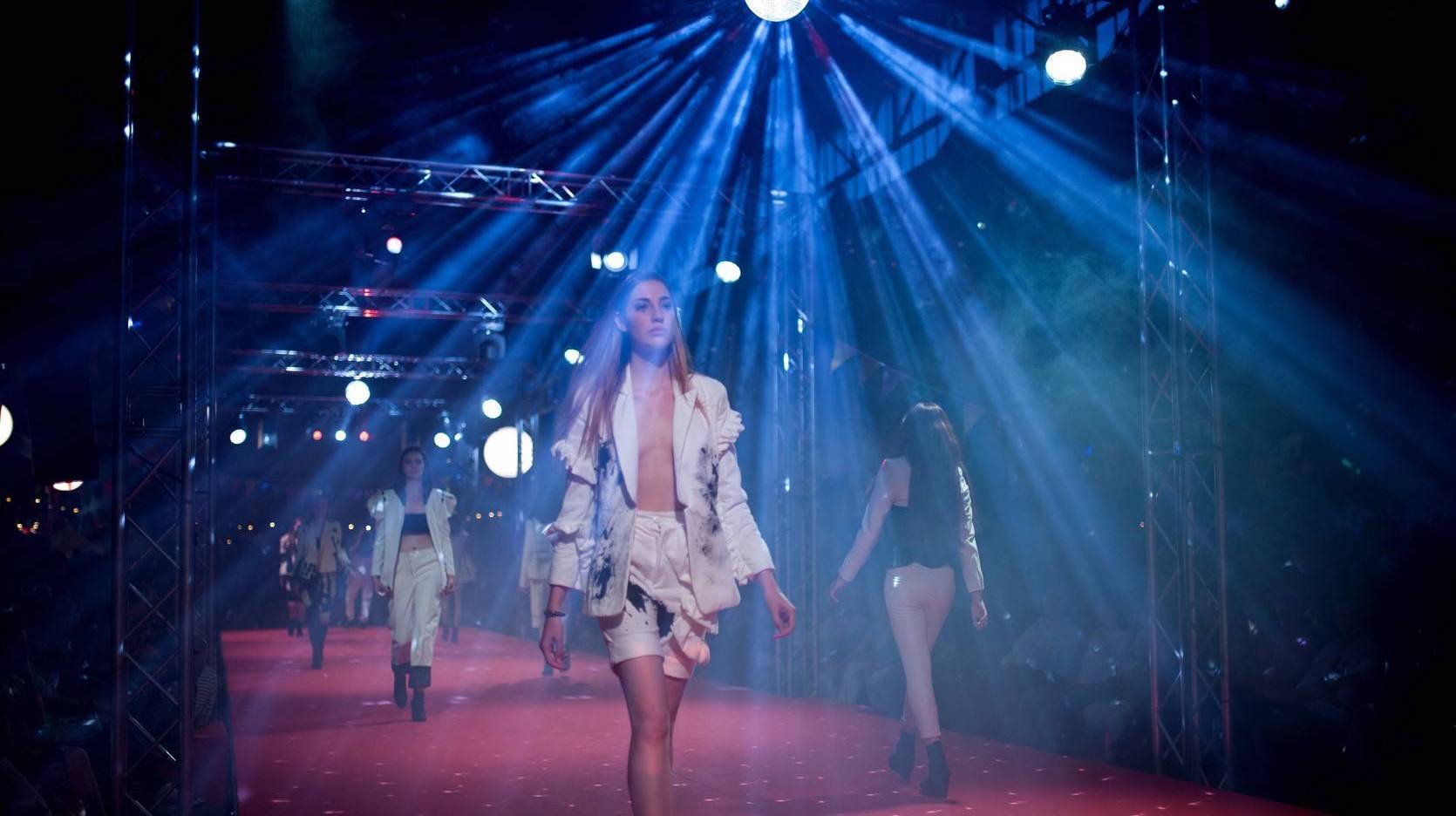 Mise en lumière de défilé de mode à Lyon