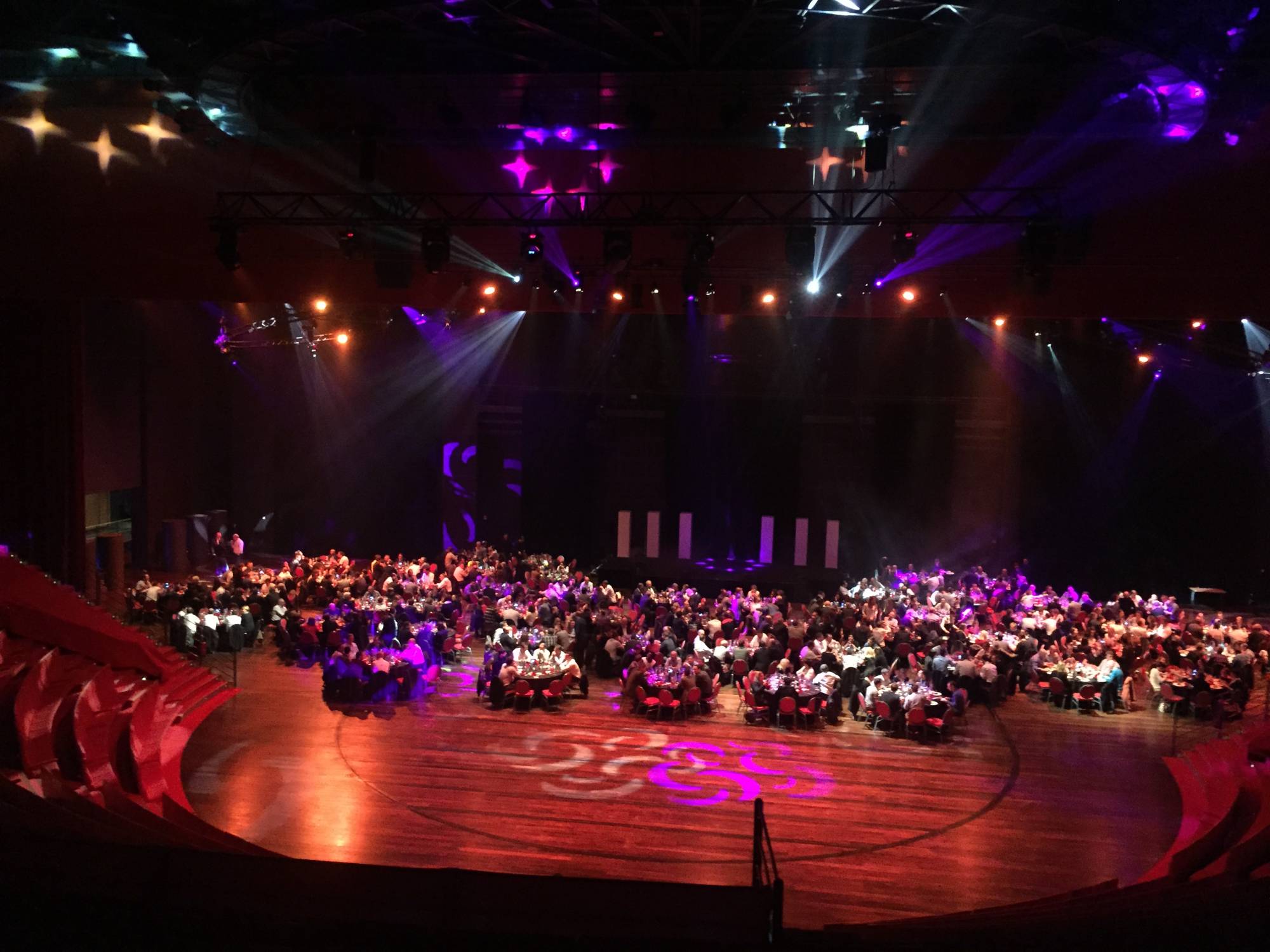 Conception lumière pour dîner de gala Lyon