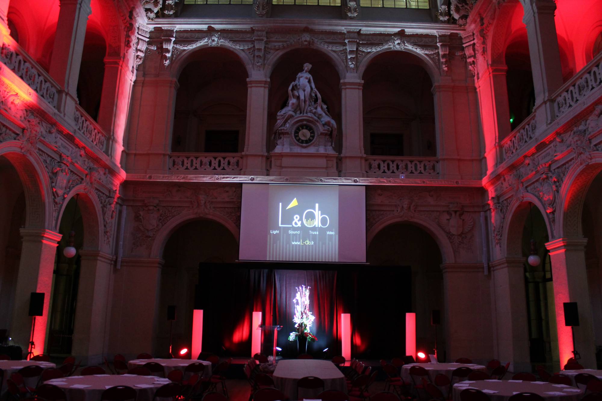 Lumière pour un diner de gala au Palais de la Bourse à Lyon