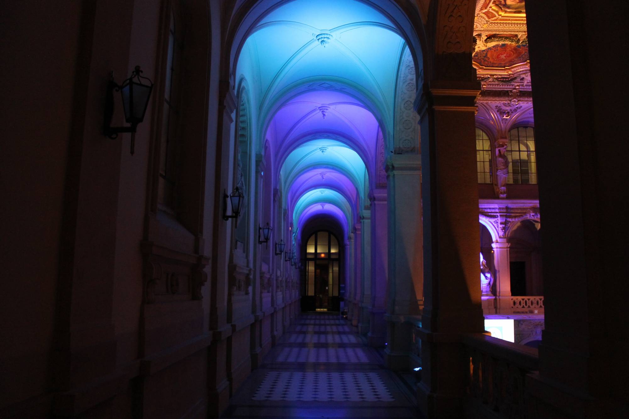 Mise en lumière  de la  salle de la Corbeille à la CCI