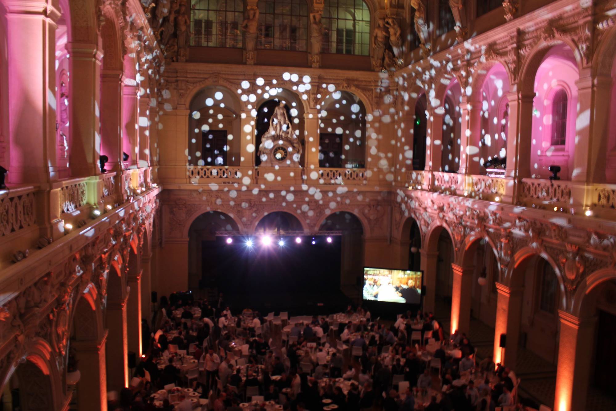 Prestation technique : sonorisation & mise en lumière d’un diner assis pour Wurth Electronic au Palais de la Bourse à Lyon