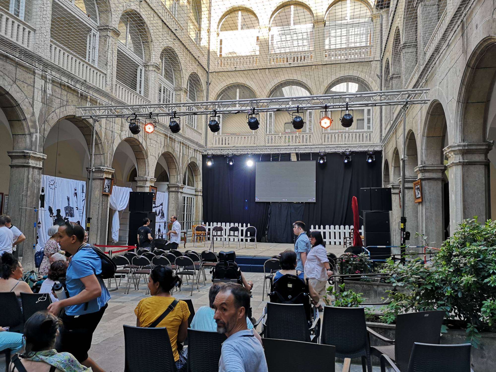 Installation scène et vidéo pour anniversaire association à Lyon