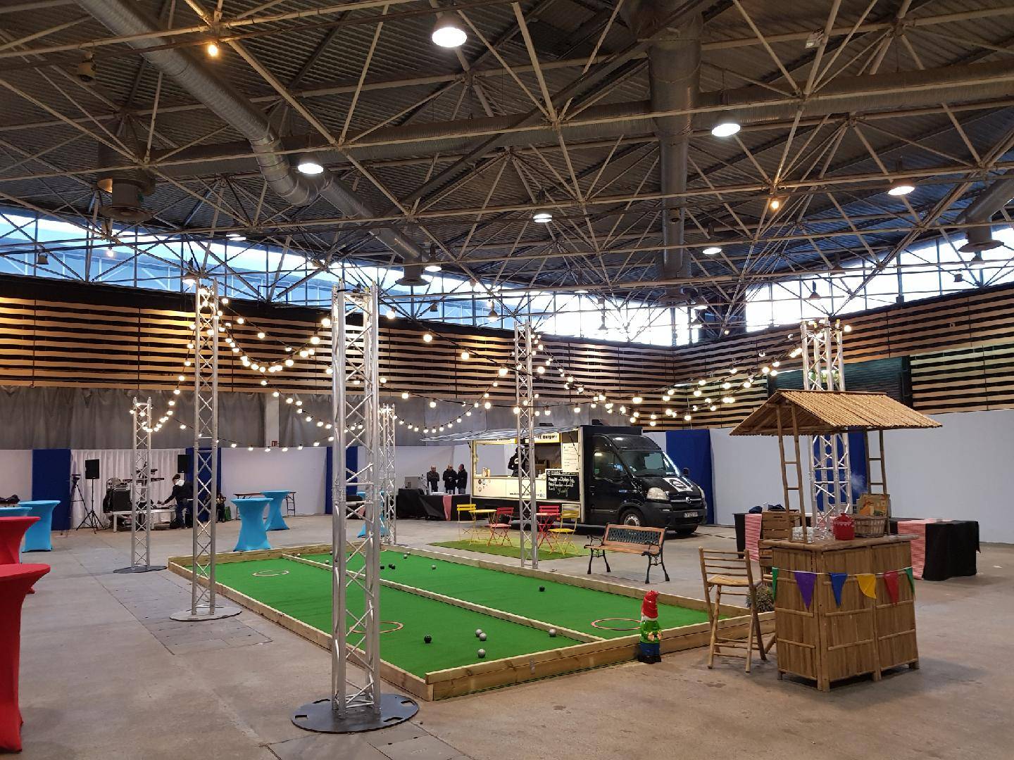 Installation structure et guirlande guinguette pour salon professionnel à Lyon