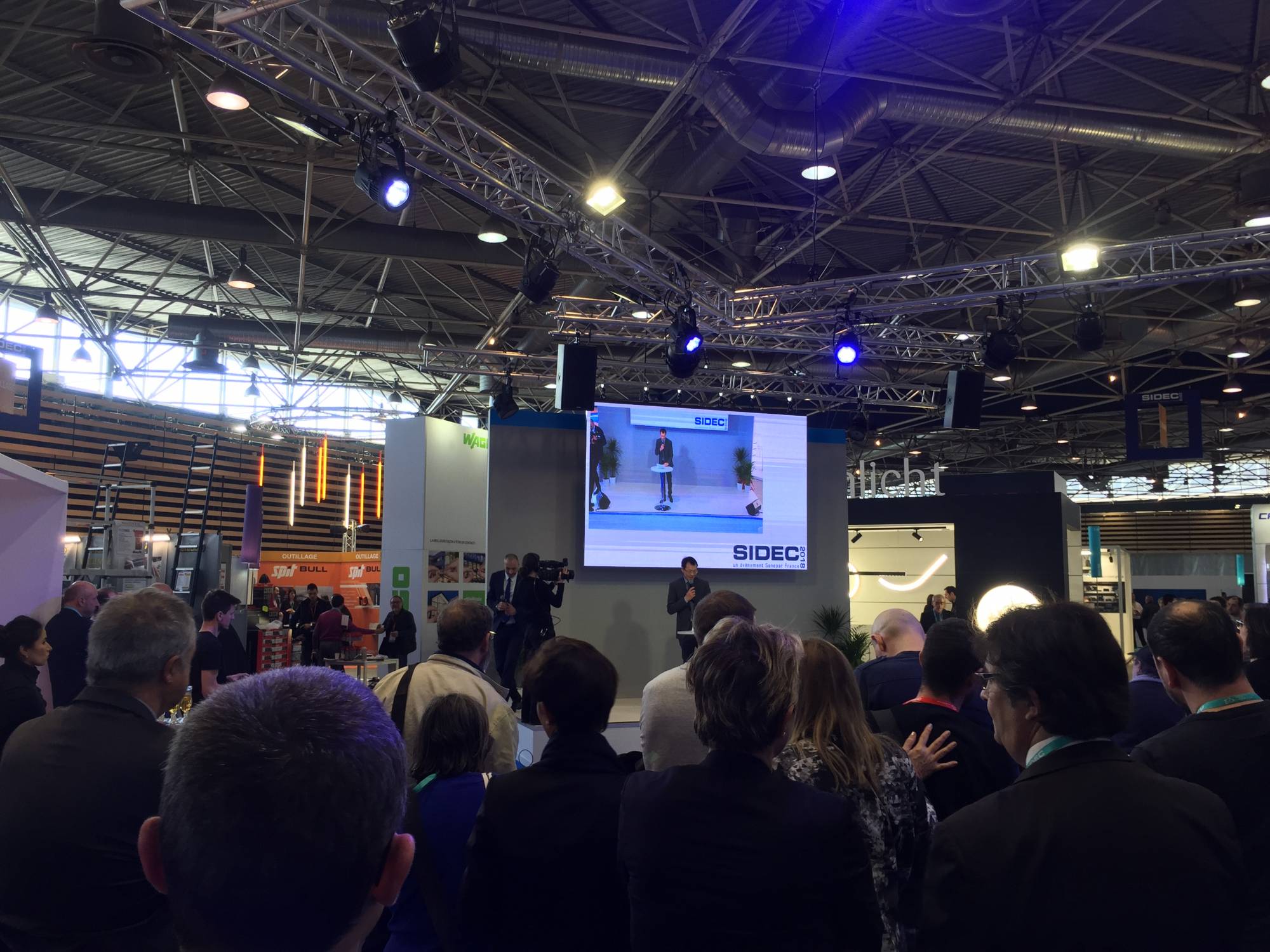 Sonorisation, vidéo et mise en lumière pour le salon SIDEC LYON 2018 à Eurexpo Lyon