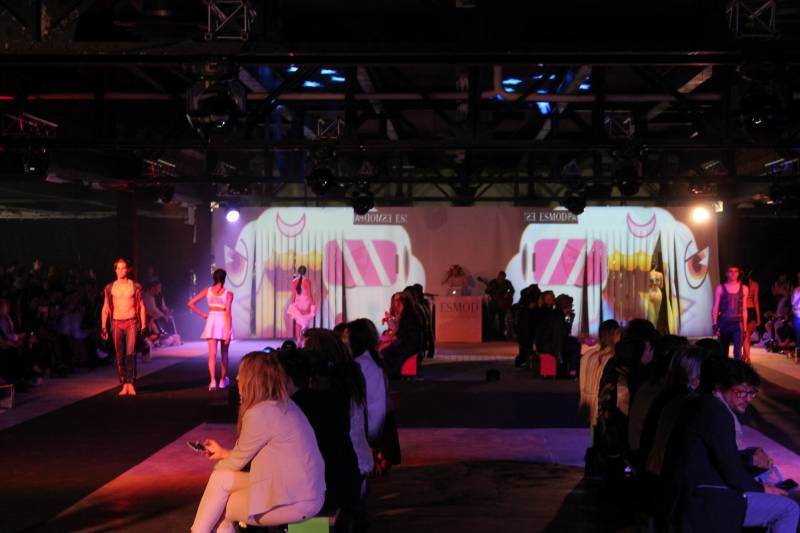 diffusion vidéo pendant un défilé de mode à Paris