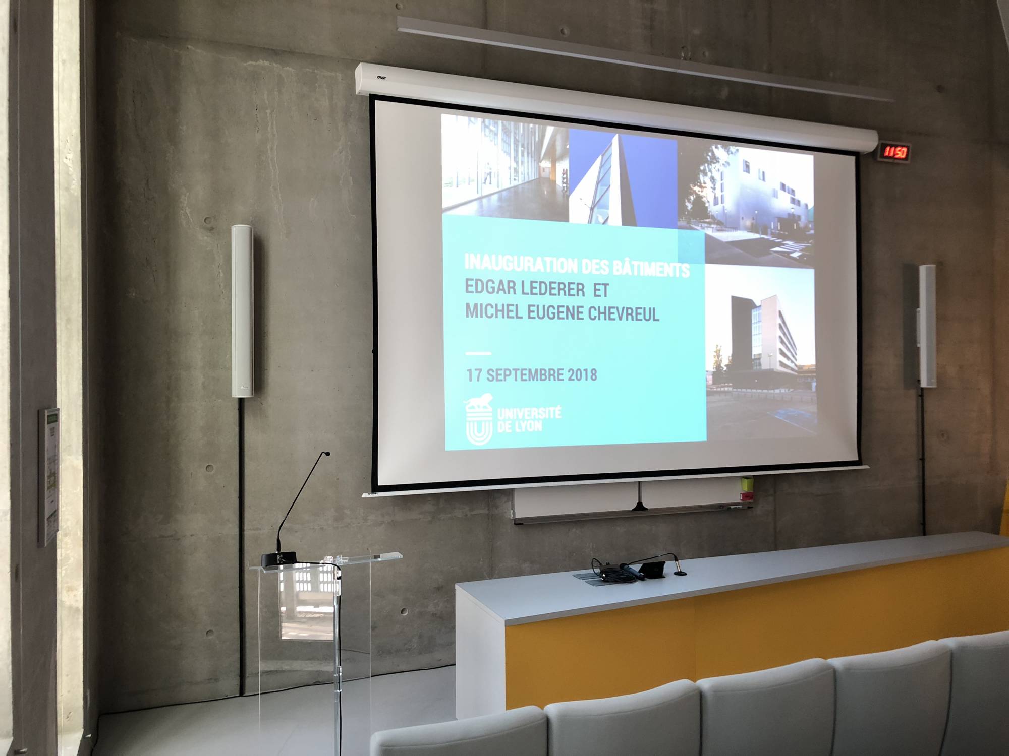 Location micro-pupitre pour discours inauguration Lyon