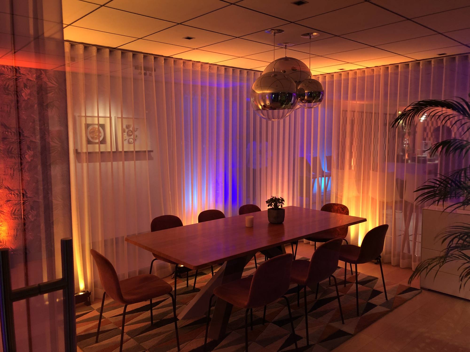 Eclairage sur batterie pour une soirée business à Chaponost C Gastronomie L&Db