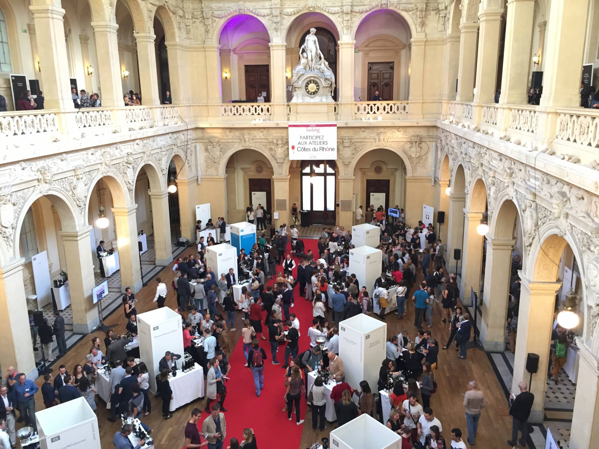 Location de matériel et mise en lumière au Palais de la Bourse