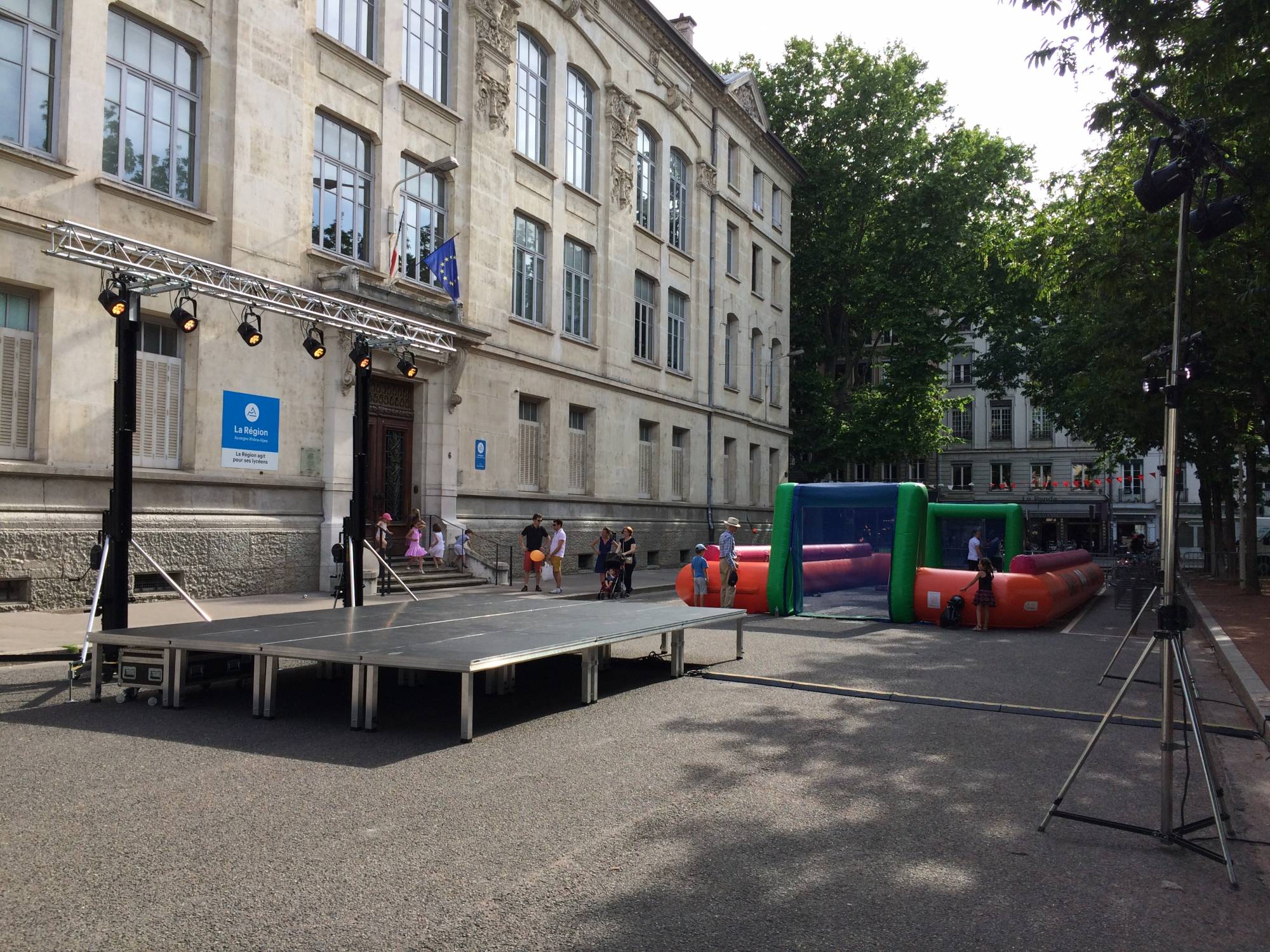 Location d'une scène pour soirée guinguette Lyon 6