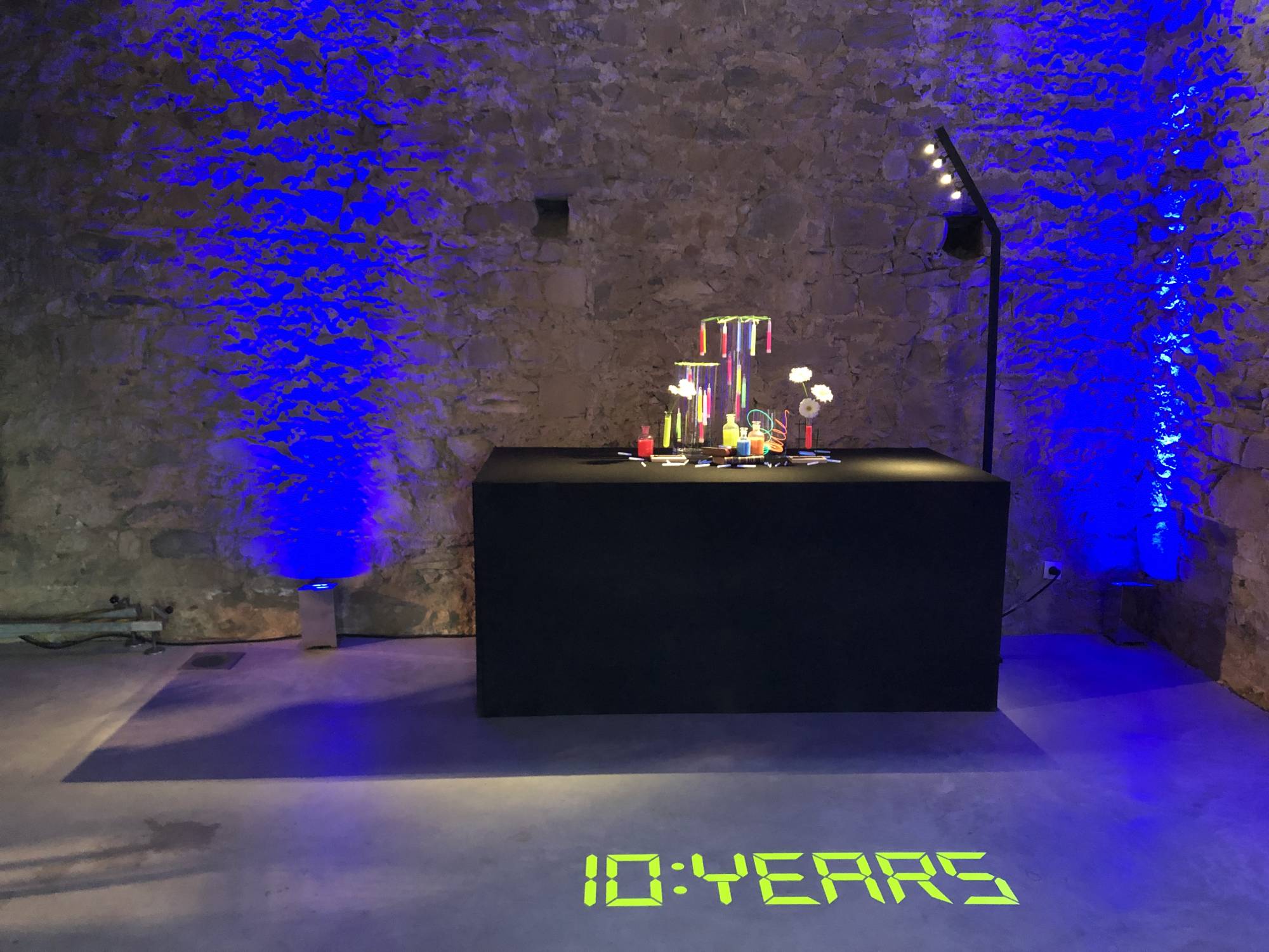 Mise en lumière d'une salle pour fêter les 10 ans d’une société à Millery