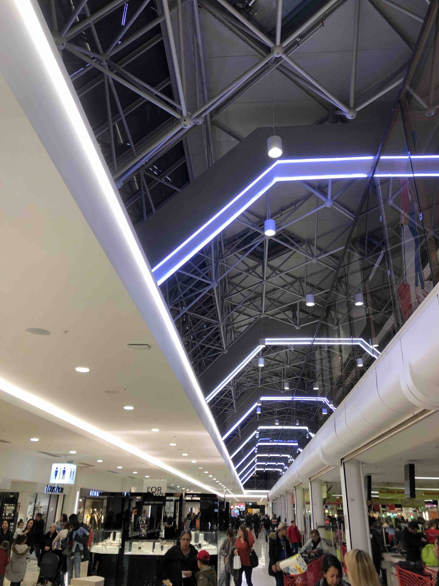 programmation lumineuse centre commercial Centre Commercial Saint Genis 2