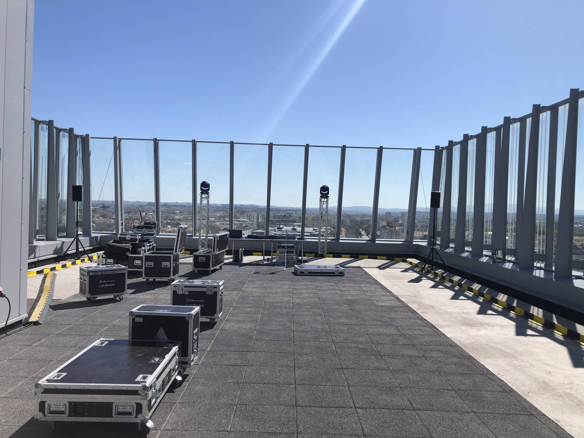 Sonorisation et lumière pour inauguration rooftop à Lyon 3