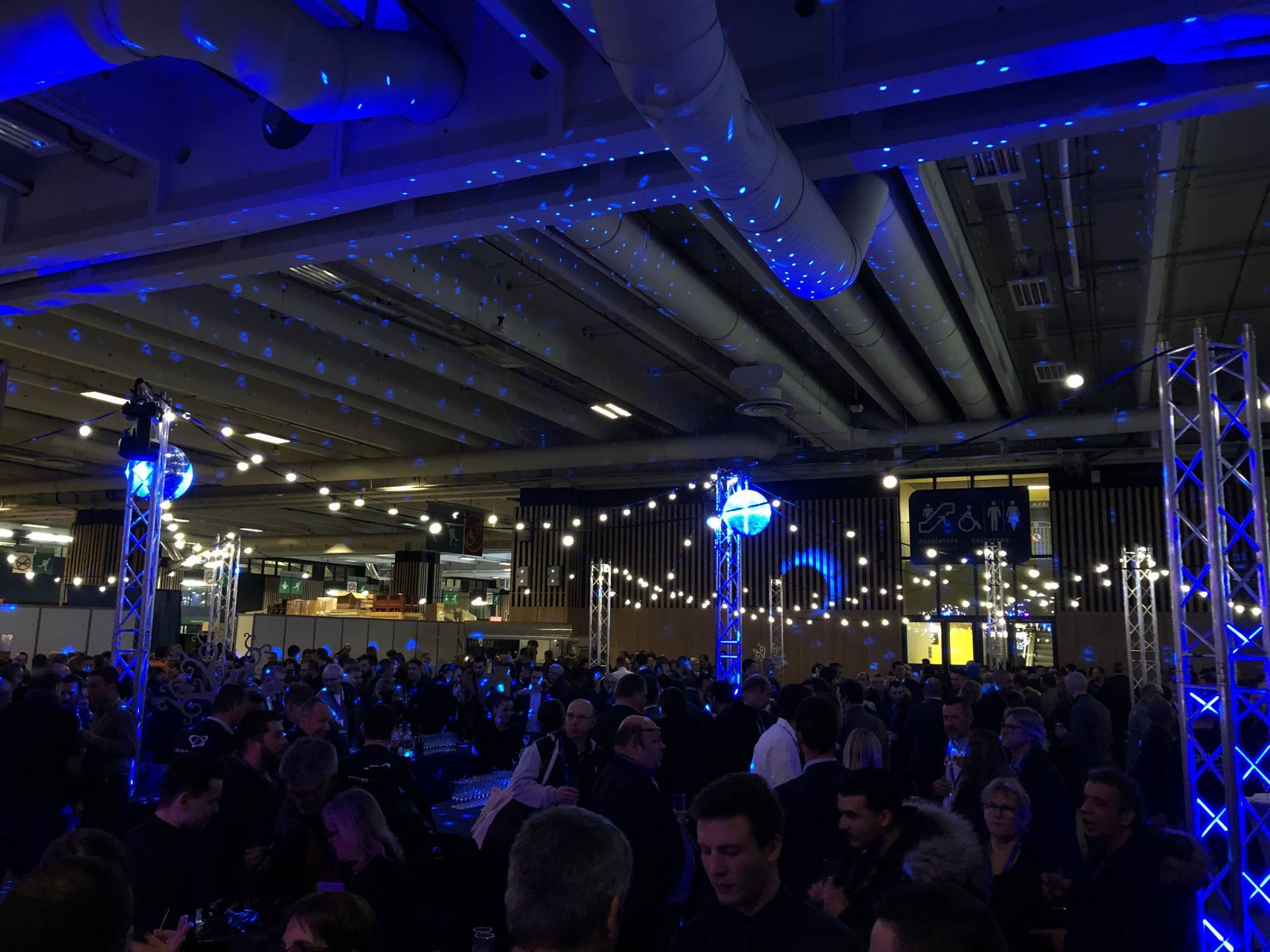 Location lumière et vidéo pour salon à Paris