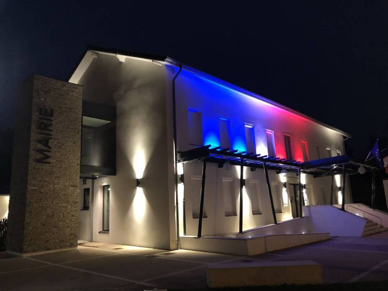 Spécialiste de la location d’éclairage événementiel près de Lyon pour éclairer une façade
