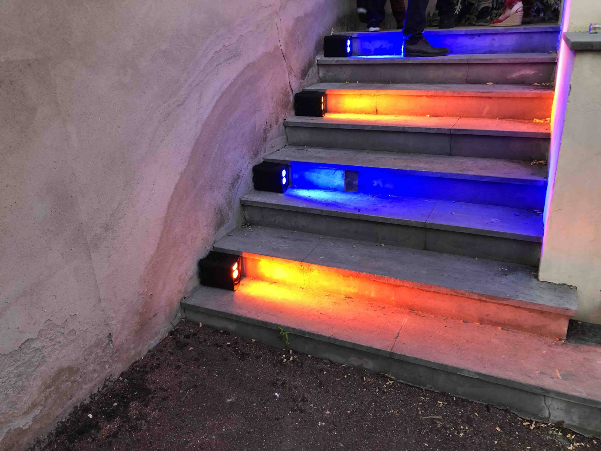 Location éclairage sur batterie pour soirée Lyon 3