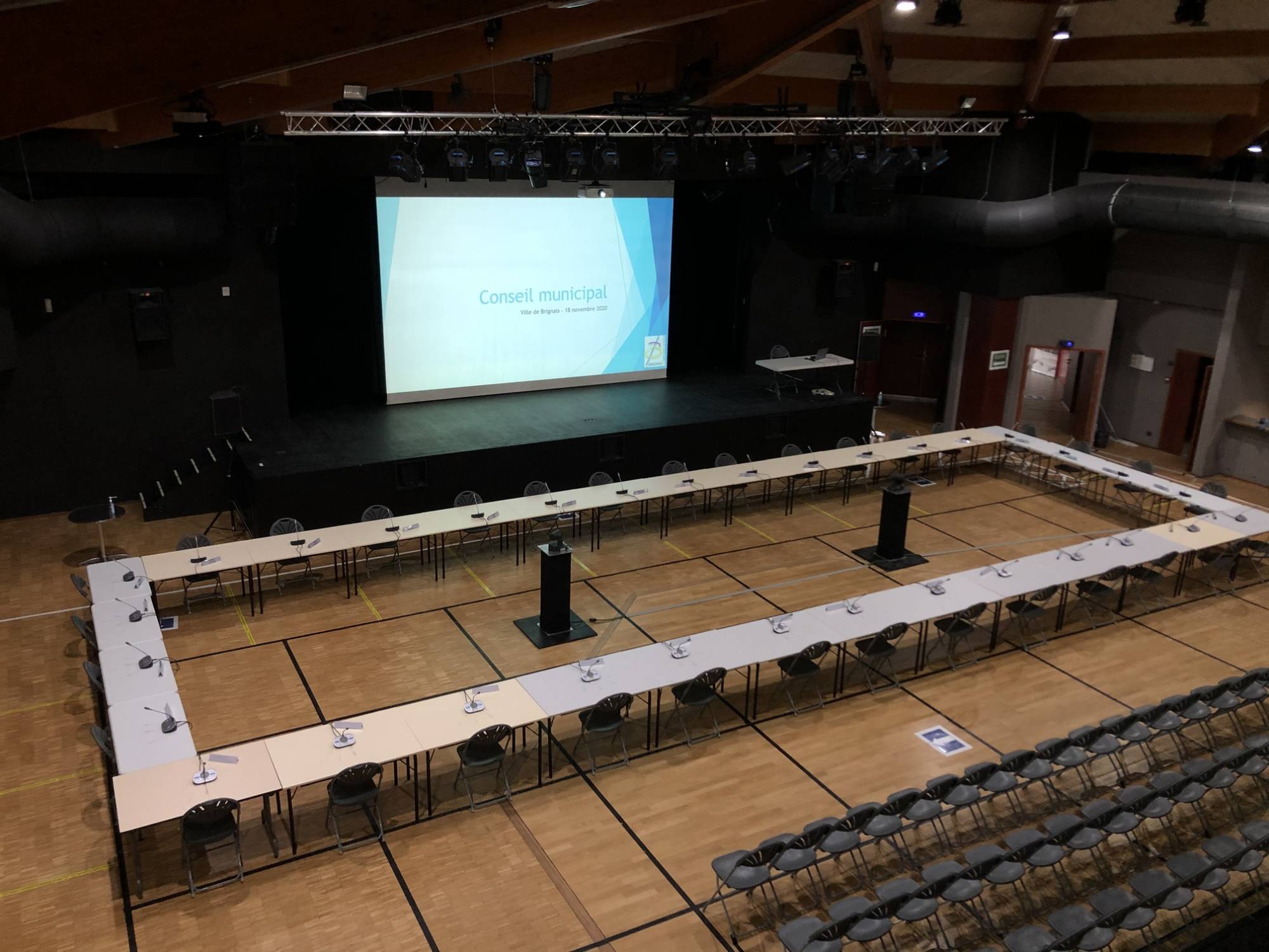 Salle du conseil municipal avec jauge maximal