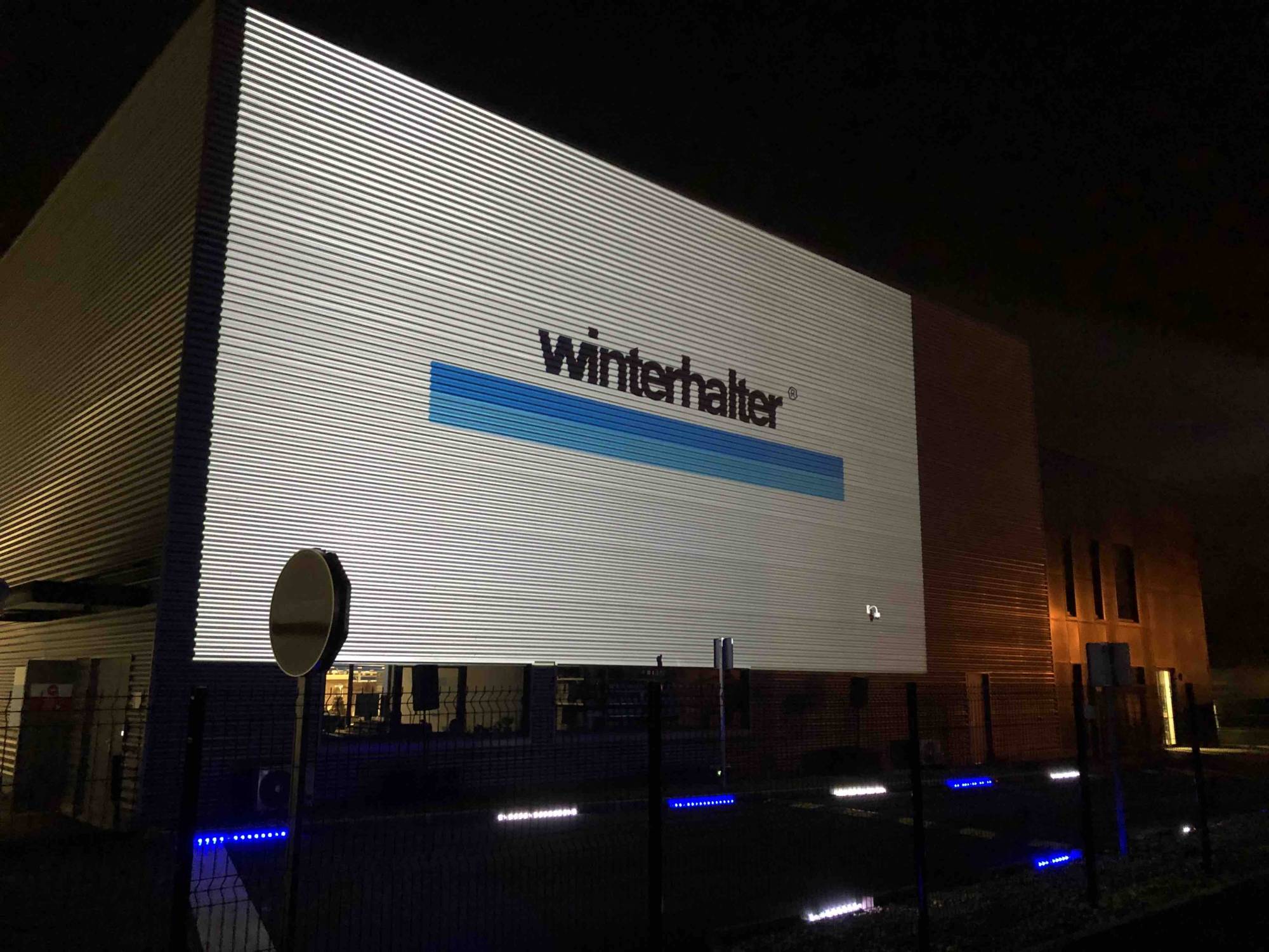 Projection de vidéos et d'images géantes pour inauguration bâtiment Winterhalter à Chaponost