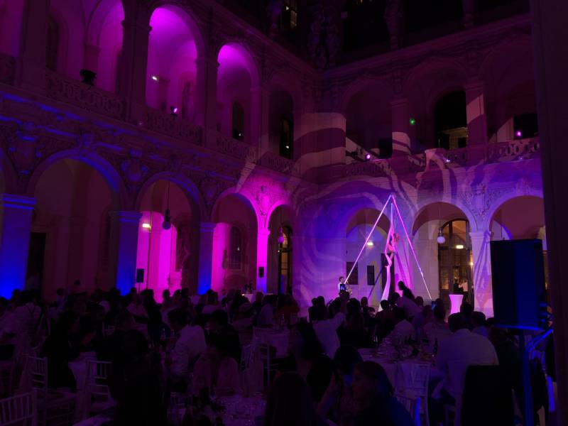 Eclairage de spectacle pour anniversaire d'entreprise à Lyon Palais de la Bourse