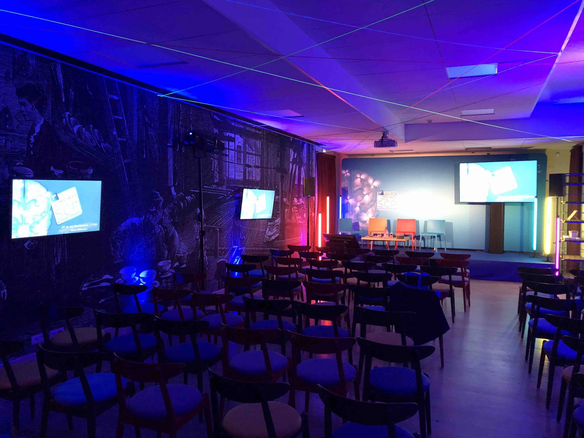 Convention au sein de Fourvière Hôtel à Lyon 5, pour Boston Scientific, location scène et mise en lumière