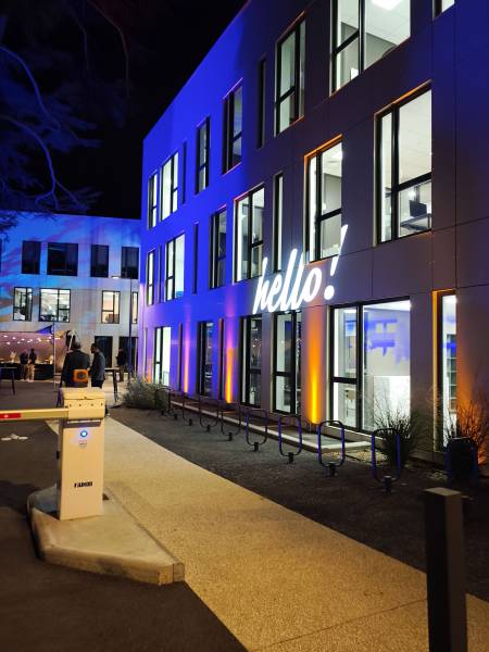Mise en valeur de l'entrée d'une inauguration d'un nouveau bâtiment à Limonest