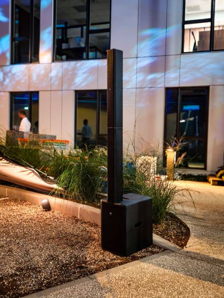 Installation d'une sonorisation en colonne pour la diffusion de musique lors d'un cocktail à Lyon