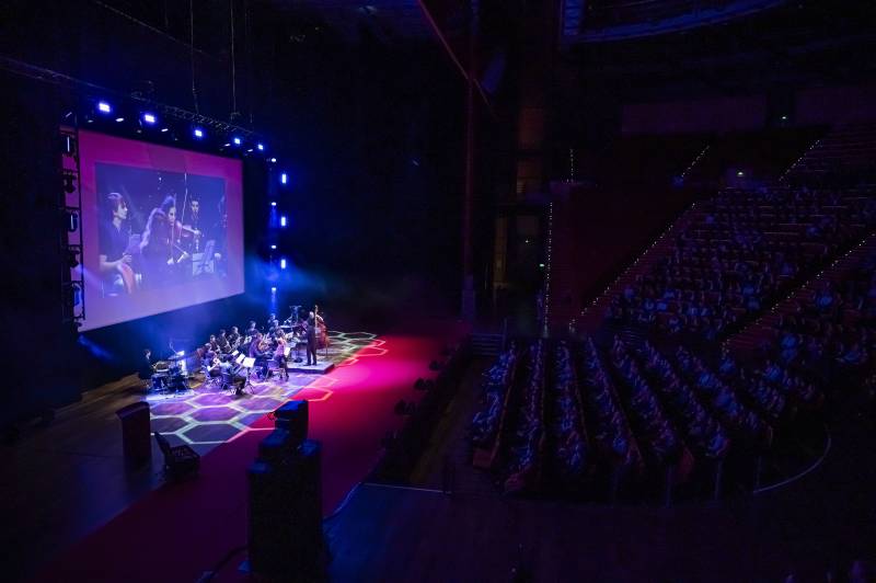 Prestation technique événementielle lumière et vidéo : captation et diffusion en direct pour une remise de diplômes de l'Ecole Centrale à Lyon