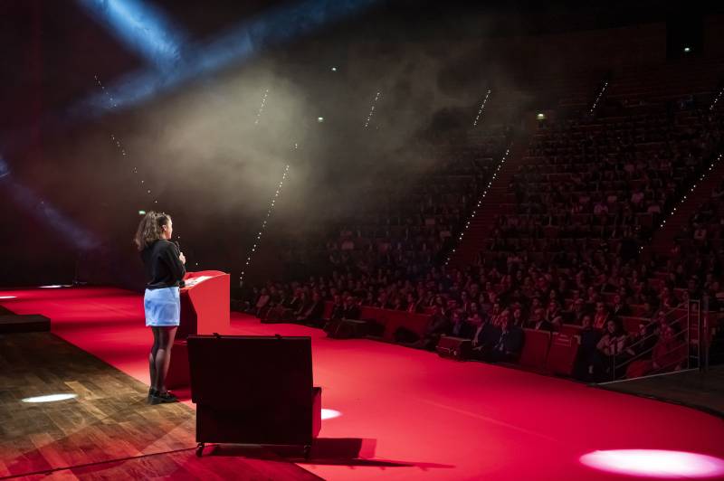 Prestation technique événementielle lumière et vidéo : captation et diffusion en direct pour une remise de diplômes de l'Ecole Centrale à Lyon