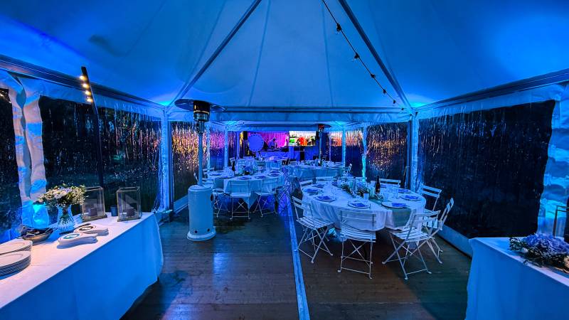 Eclairage et mise en lumière d'un chapiteau et d'un buffet à Annecy 